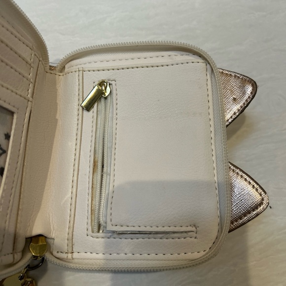 Luv Betsey Johnson Cat Face Wallet With Gold Hardware Hand Carrying Zip Rose - Picture 3 of 7